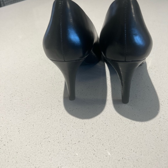 Franco Sarto classic black pumps size 8 1/2 - Picture 3 of 14